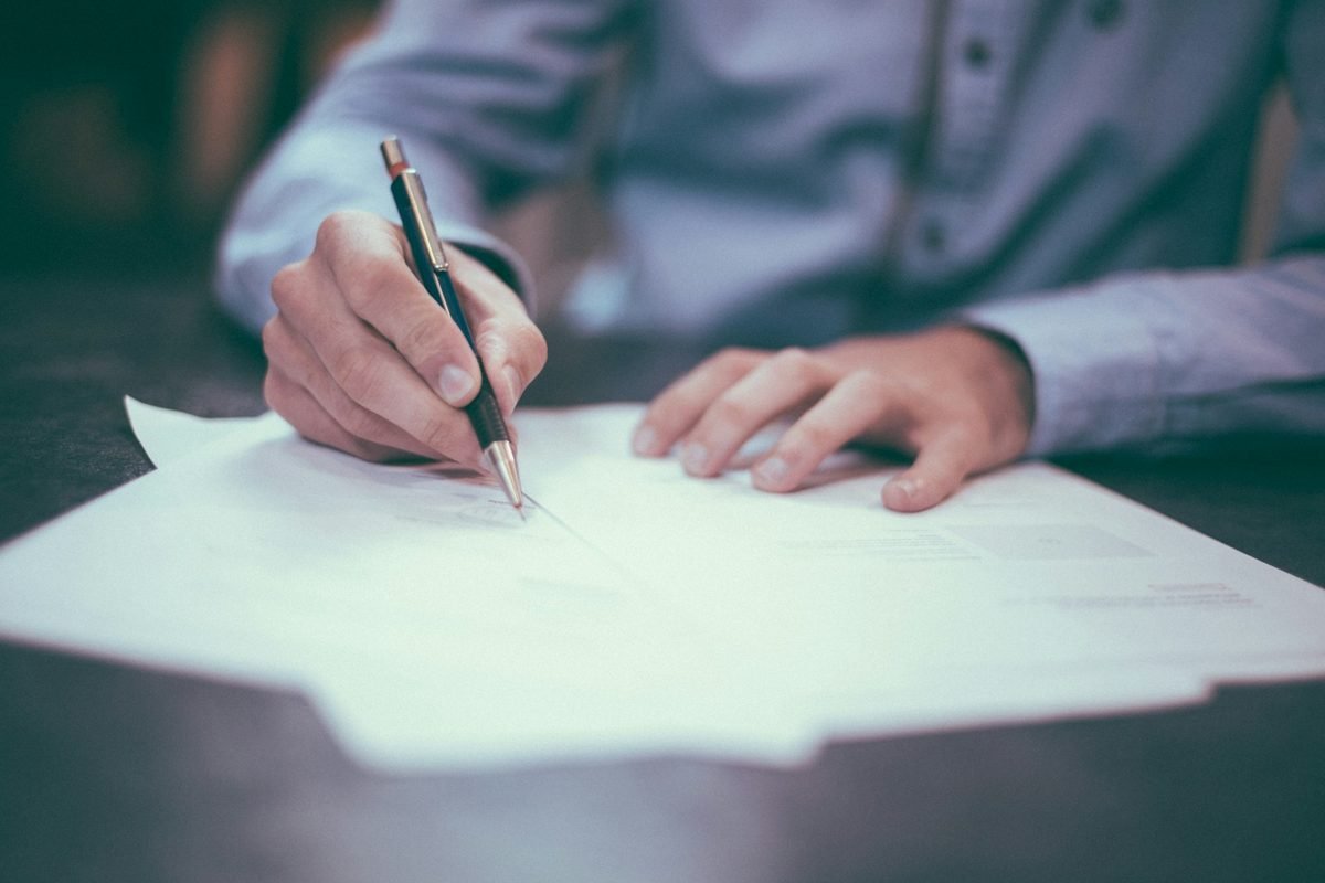 Signature d'un contrat de prêt hypothécaire