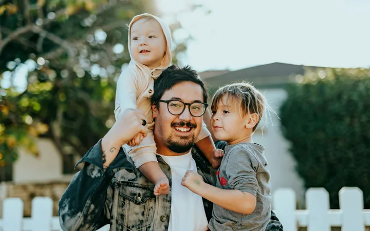 Père et ses deux enfants, protection familiale